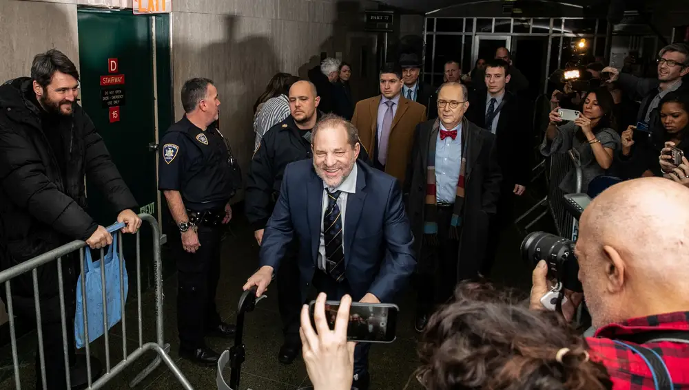 Film producer Harvey Weinstein leaves New York Criminal Court after his sexual assault trial in the Manhattan borough of New York City, New York, U.S., February 14, 2020. REUTERS/Jeenah Moon