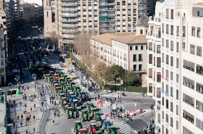 Miles de agricultores toman Valencia en una marcha histórica