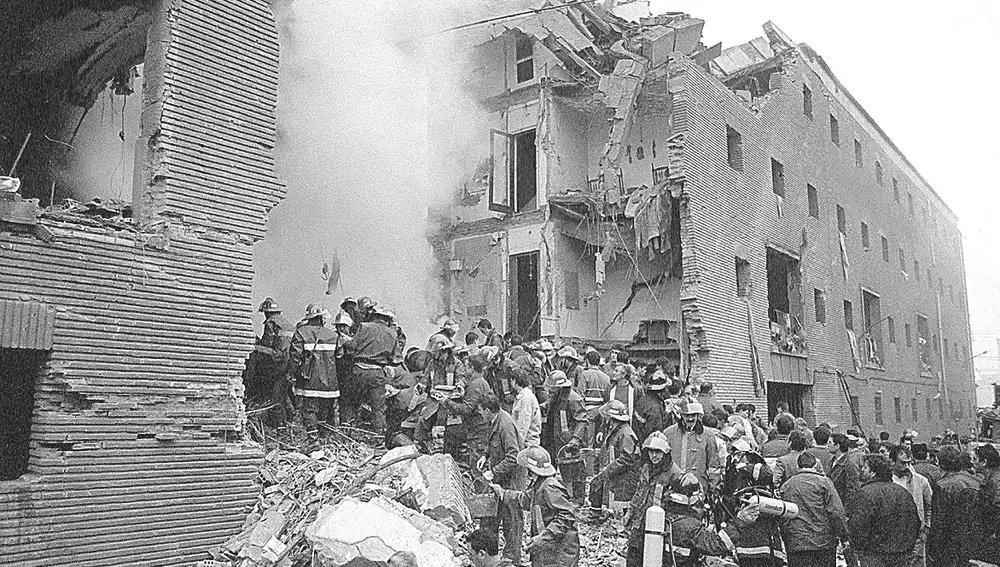 Atentado de la banda terrorista contra la Casa Cuartel de Zaragoza, en diciembre de 1987