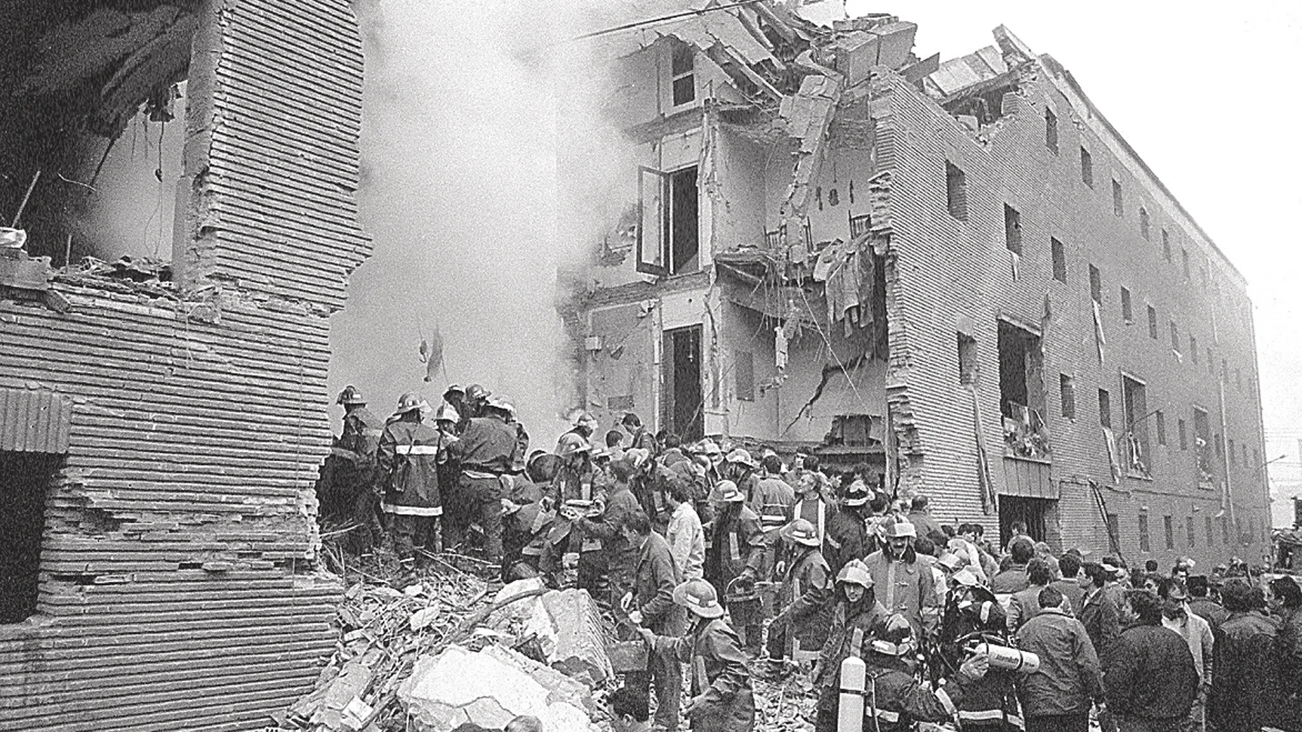 Atentado de la banda terrorista contra la Casa Cuartel de Zaragoza, en diciembre de 1987