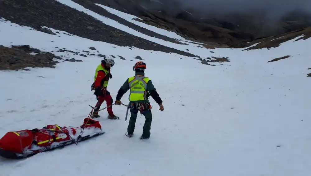 Rescate del cuerpo sin vida en el Pico Mampodre