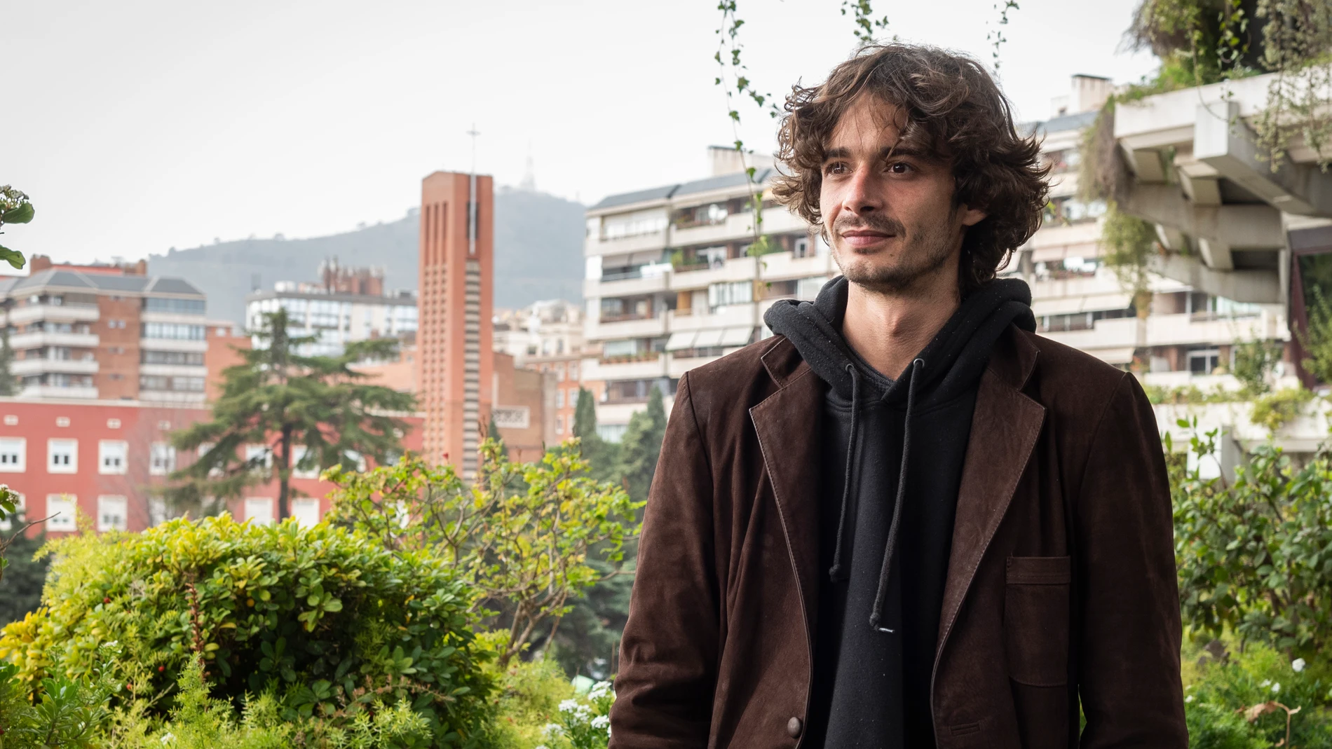 El autor presenta la novela «Una cita con la Lady», su impactante estreno en la narrativa de ficción, lejos de la influencia de su célebre abuelo Gabriel García Márquez, obra que ha merecido el Premi Ciutat de Barcelona