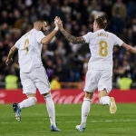 Benzema y Kroos celebran un tanto en Liga ante el Celta