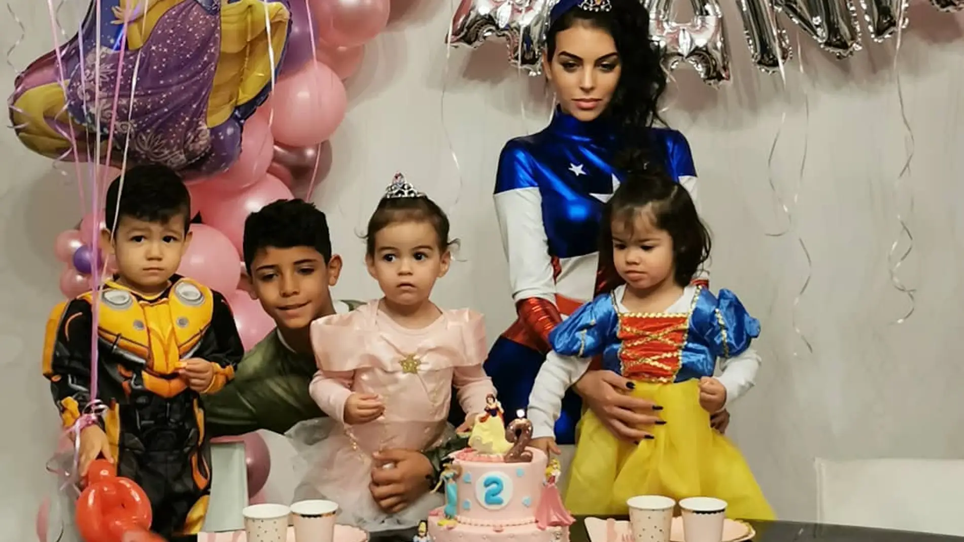 Georgina Rodríguez junto a sus hijos celebrando el cumpleaños de Alana Martina.
