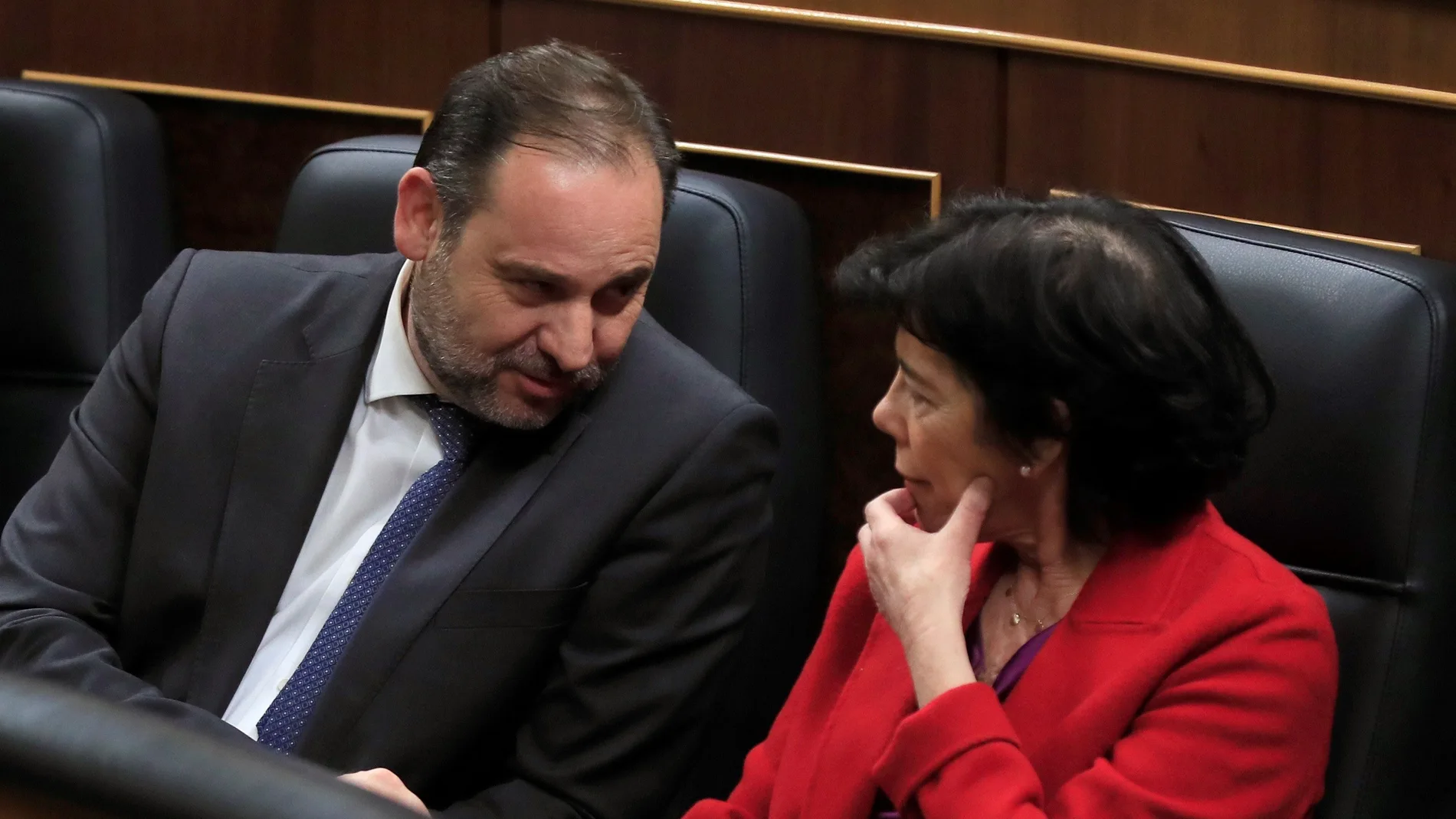Los ministros José Luis Ábalos e Isabel Celaá, ayer en el Congreso EFE/ Fernando Alvarado