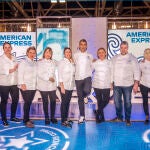 Imagen de equipo de los 10 chefs que protagonizaron el evento "Entre Amigos" de American Express