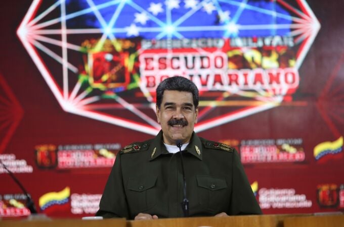 Fotografía cedida por la oficina de Prensa de Miraflores muestra al presidente venezolano Nicolás Maduro durante un acto de gobierno con militares en Caracas (Venezuela).