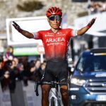 Nairo Quintana celebra su victoria en el Mont Ventoux