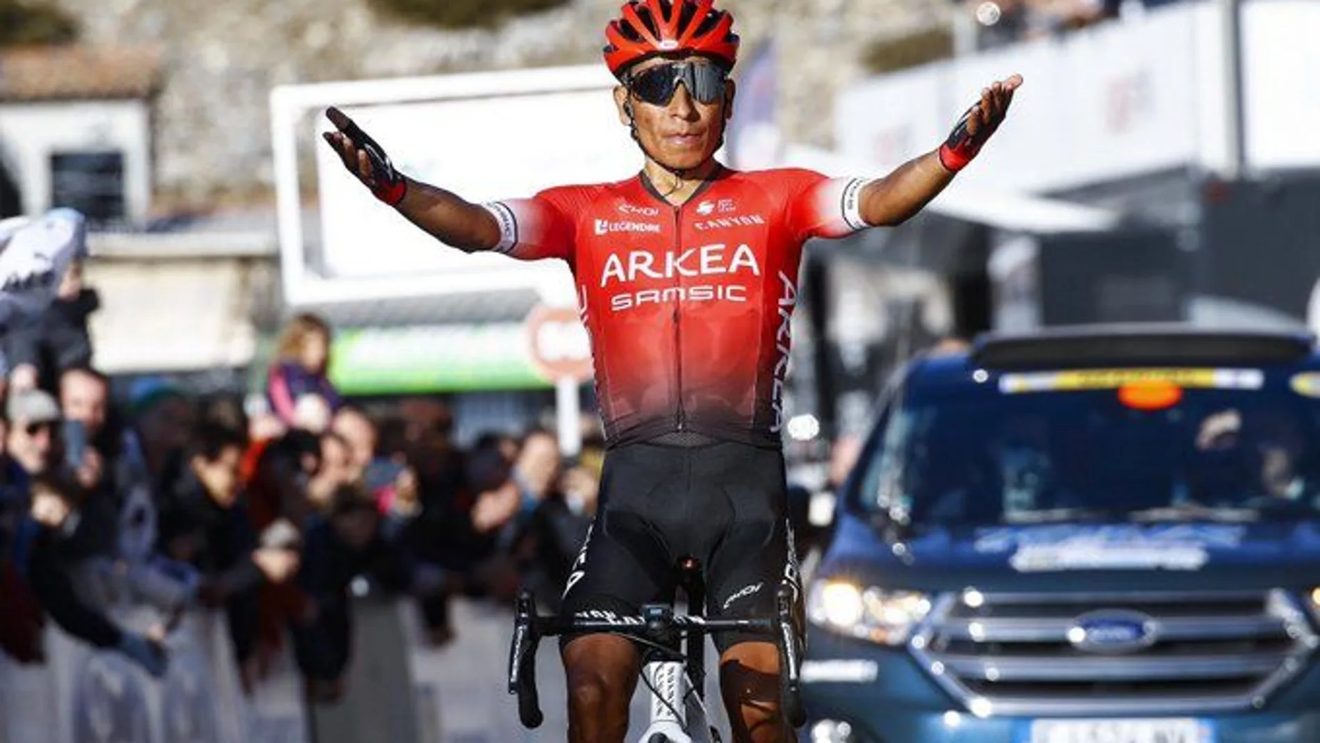 Nairo Quintana celebra su victoria en el Mont Ventoux
