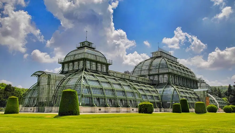El Palacio de Cristal es una de las vistas más delicadas de la ciudad.