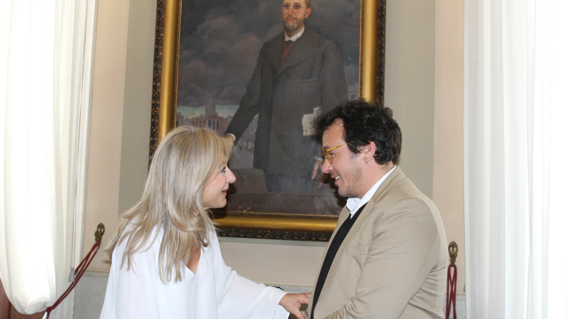 La consejera de Cultura y Patrimonio Histórico, Patricia del Pozo, y el alcalde de Cádiz, José María González «Kichi», ayer durante un encuentro en la capital gaditana