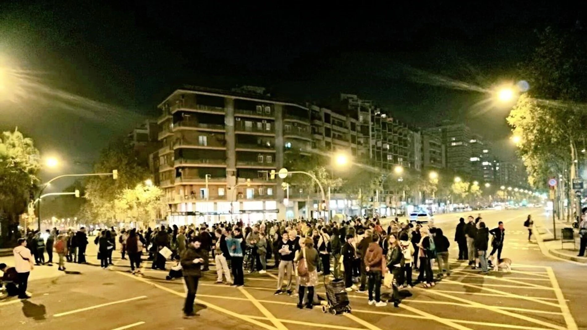 Una de las protestas que cada noche suceden en la Meridiana