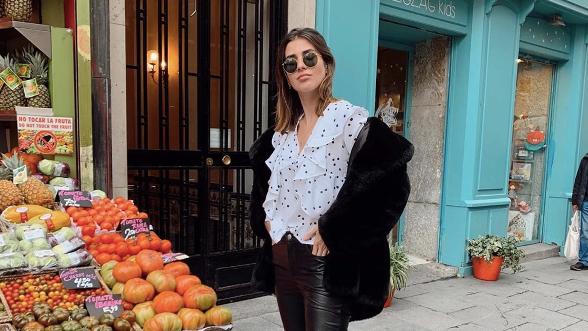 Con leggings efecto cuero