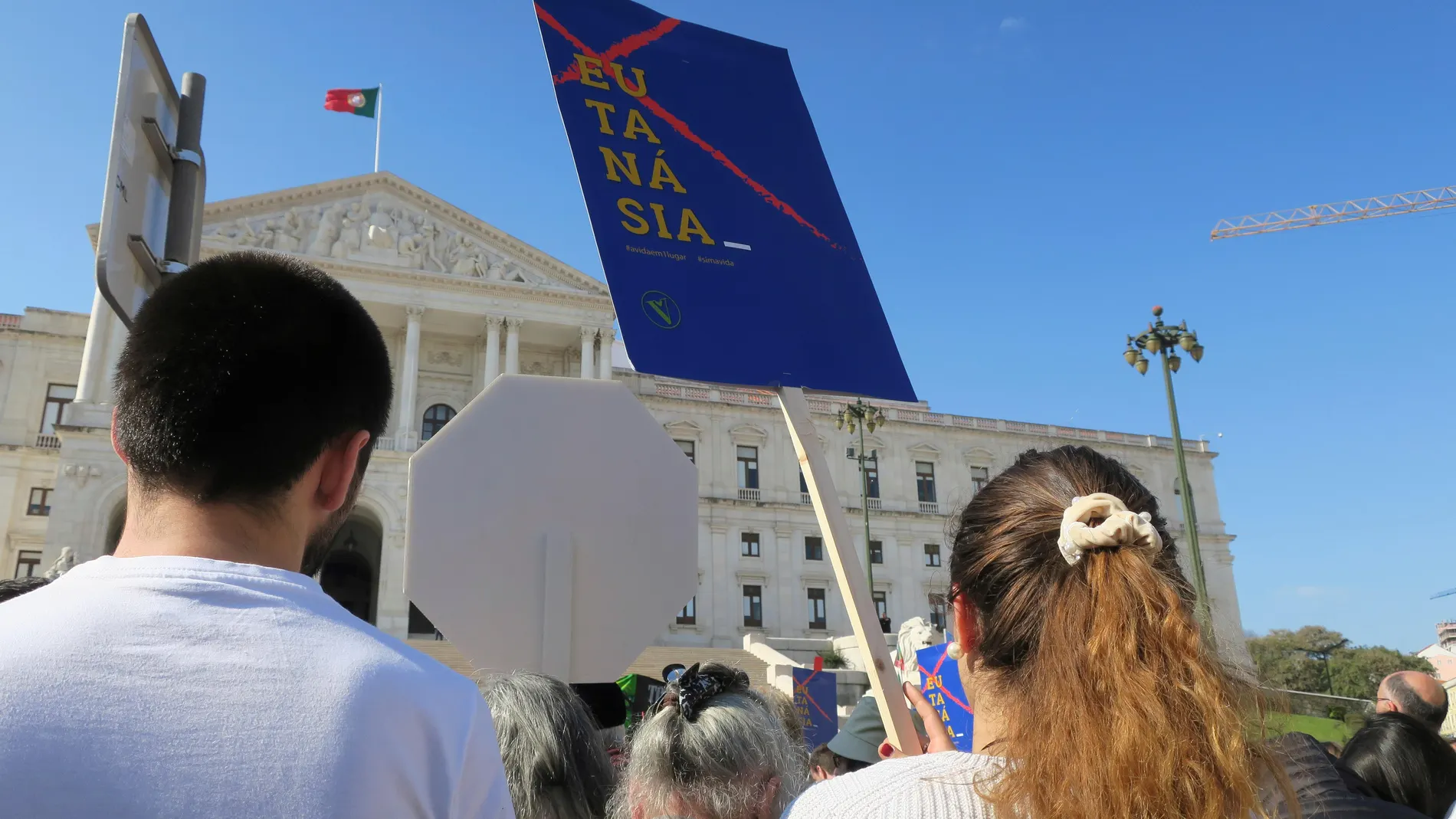 El Parlamento portugués empieza a tramitar la despenalización de la eutanasia
