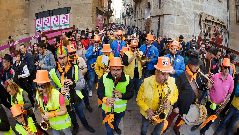 Miles de personas celebran el comienzo del Carnaval del Toro con el tradicional 'El Campanazo' en Ciudad Rodrigo (Salamanca)