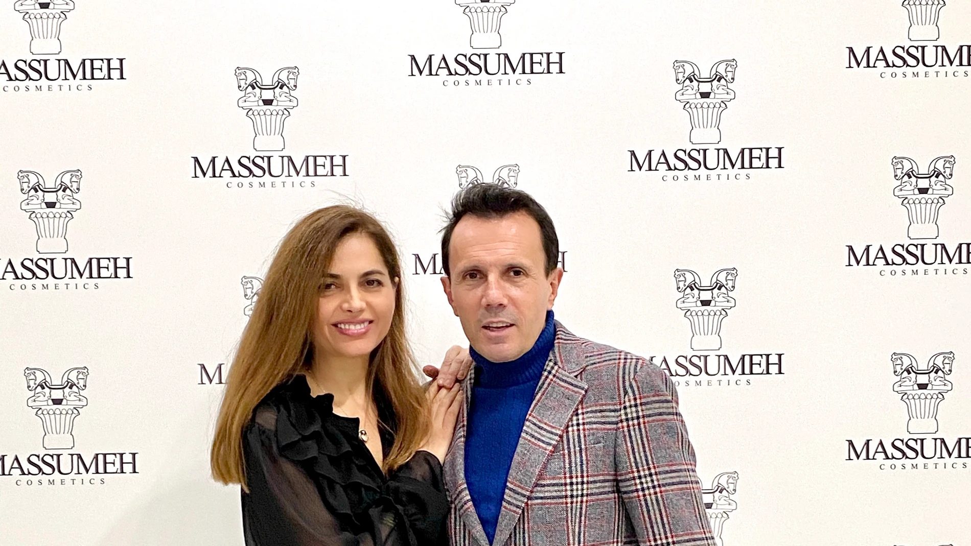 Nasrin Zhiyan, acompañada de Jesus Maria Montes, director de "Flash Moda" de TVE