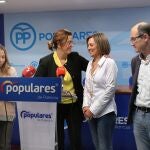 El Partido Popular de Palencia informa sobre iniciativas vinculadas con el sector agrícola y ganadero La presidenta Provincial del PP de Palencia, Ángeles Armisén (2I), y los parlamentarios nacionales, Milagros Marcos (2D); Jorge Domingo Martinez (D); y Carmen Fernández (I) ofrecen una rueda de prensa relacionada con temas e iniciativas vinculadas con el sector agrícola y ganadero