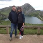 Pedro Nieva, presunto inductor del asesinato de Ardines, junto a su esposa, Katia, quien fue amante del concejal de Llanes