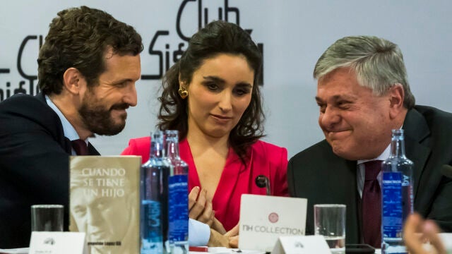 El presidente nacional del Partido Popular, Pablo Casado, presenta el libro 'Cuando se tiene un hijo' que ha escrito el eurodiputado y defensor de los Derechos Humanos Leopoldo López.