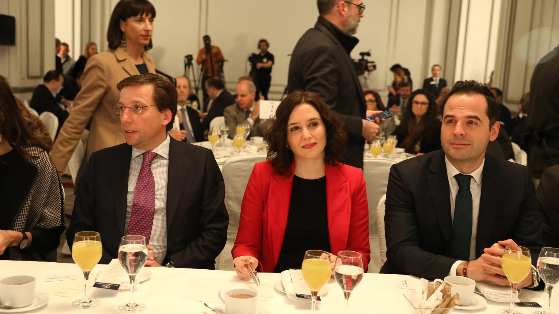 Desayuno informativo de Fórum Europa con el presidente de la CEOE y el presidente del CEIM