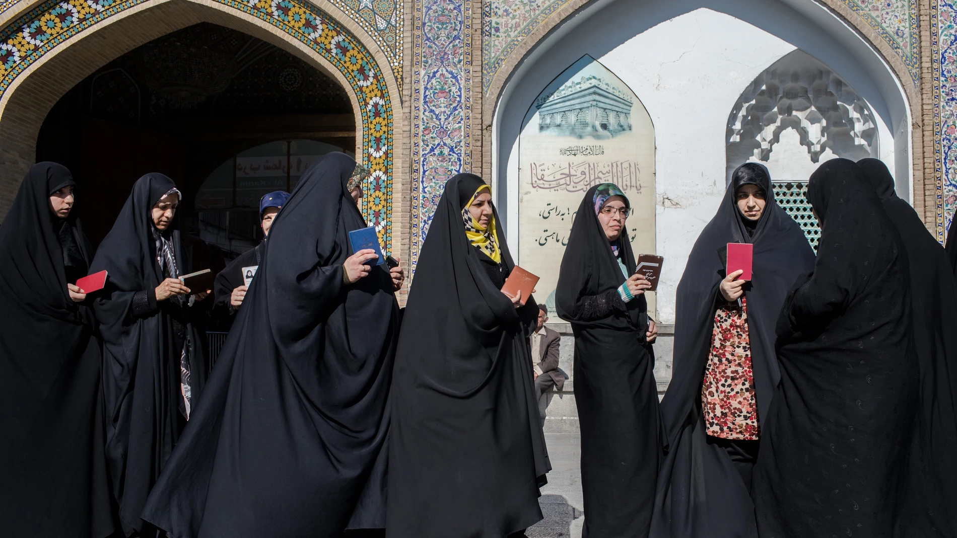 Iranians vote in parliamentary elections