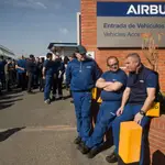 Trabajadores se concentran contra el plan de ajuste laboral presentado por Airbus. En la puerta de Airbus Tablada, Sevilla.