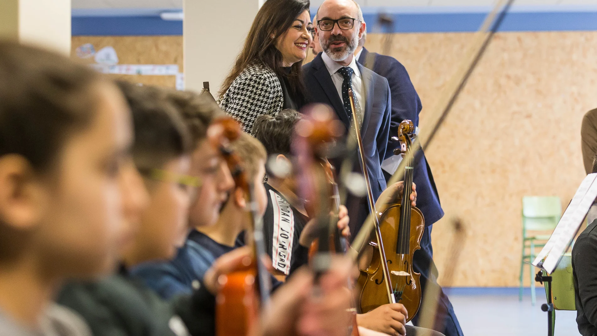 El consejero de Cultura, Javier Ortega, asiste a un ensayo del Proyecto Coral y Orquestal 'In Crescendo', del Área Socioeducativa de la Orquesta Sinfónica de Castilla y León.