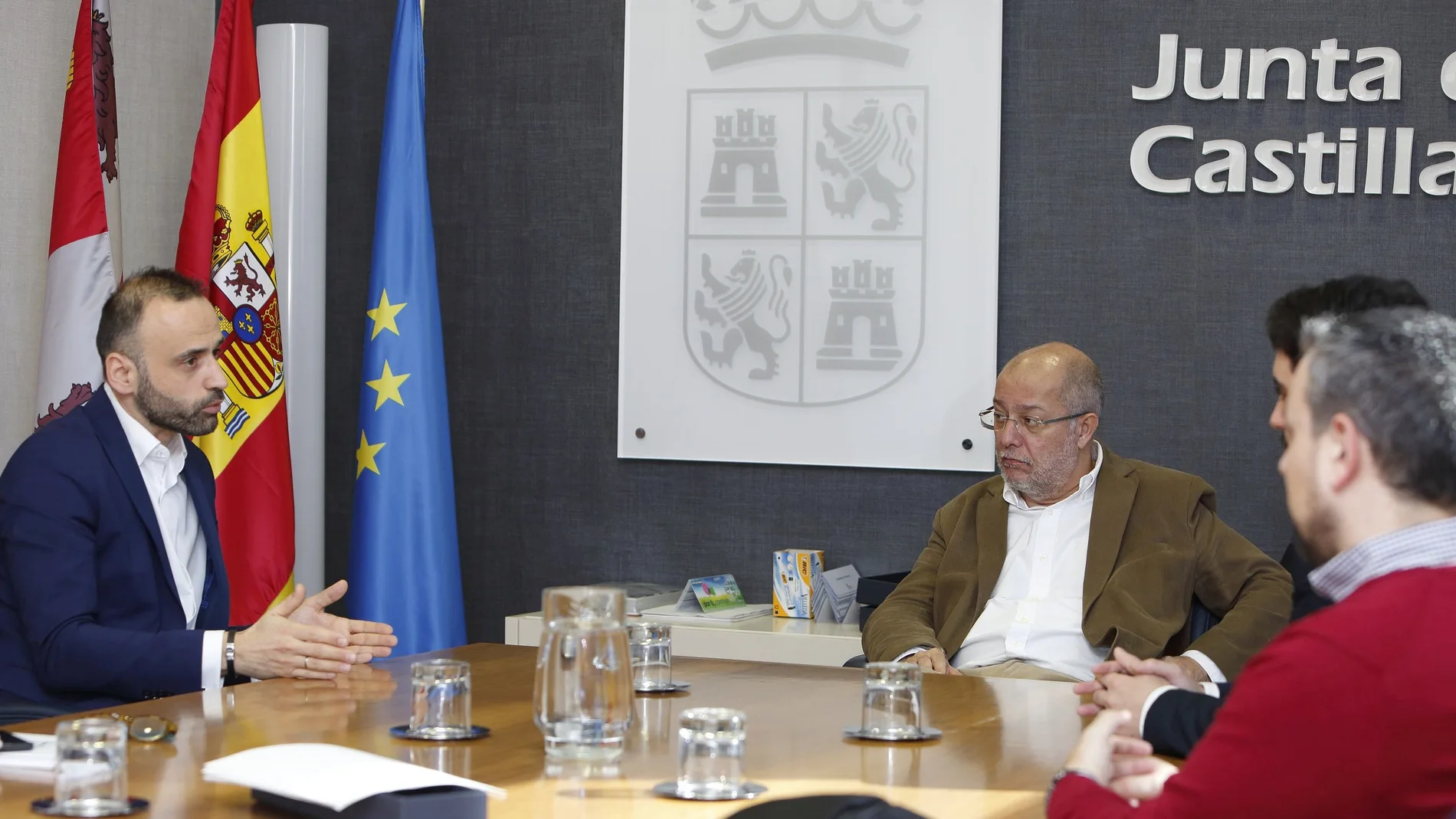 El vicepresidente de la Junta, Francisco Igea, recibe al Colegio de Periodistas, con Pedro Lechuga, a la cabeza