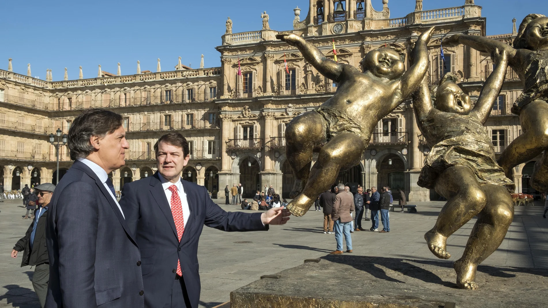 Alfonso Fernández Mañueco junto al alcalde de Salamanca, Carlos García Carbayo