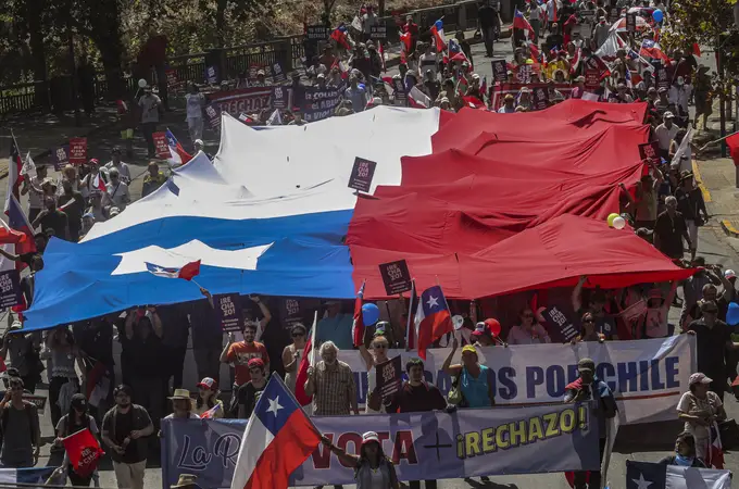 Chile trata de superar su polarización en la campaña del referédum constitucional 