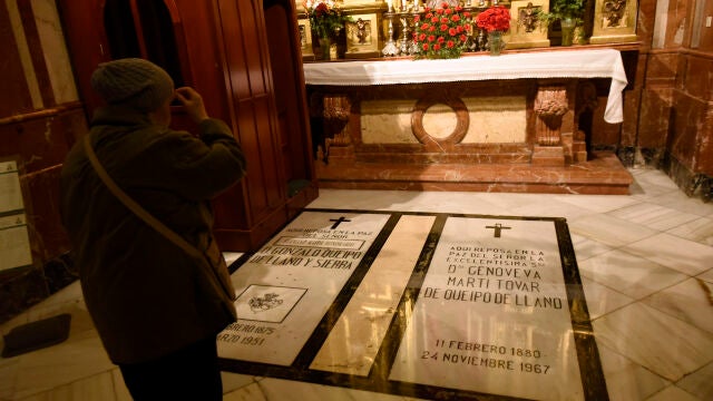 Los restos de Queipo de Llano y su esposa, en la basílica de la Macarena de Sevilla