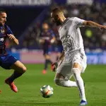 Postigo y Benzema en el Levante-Real Madrid