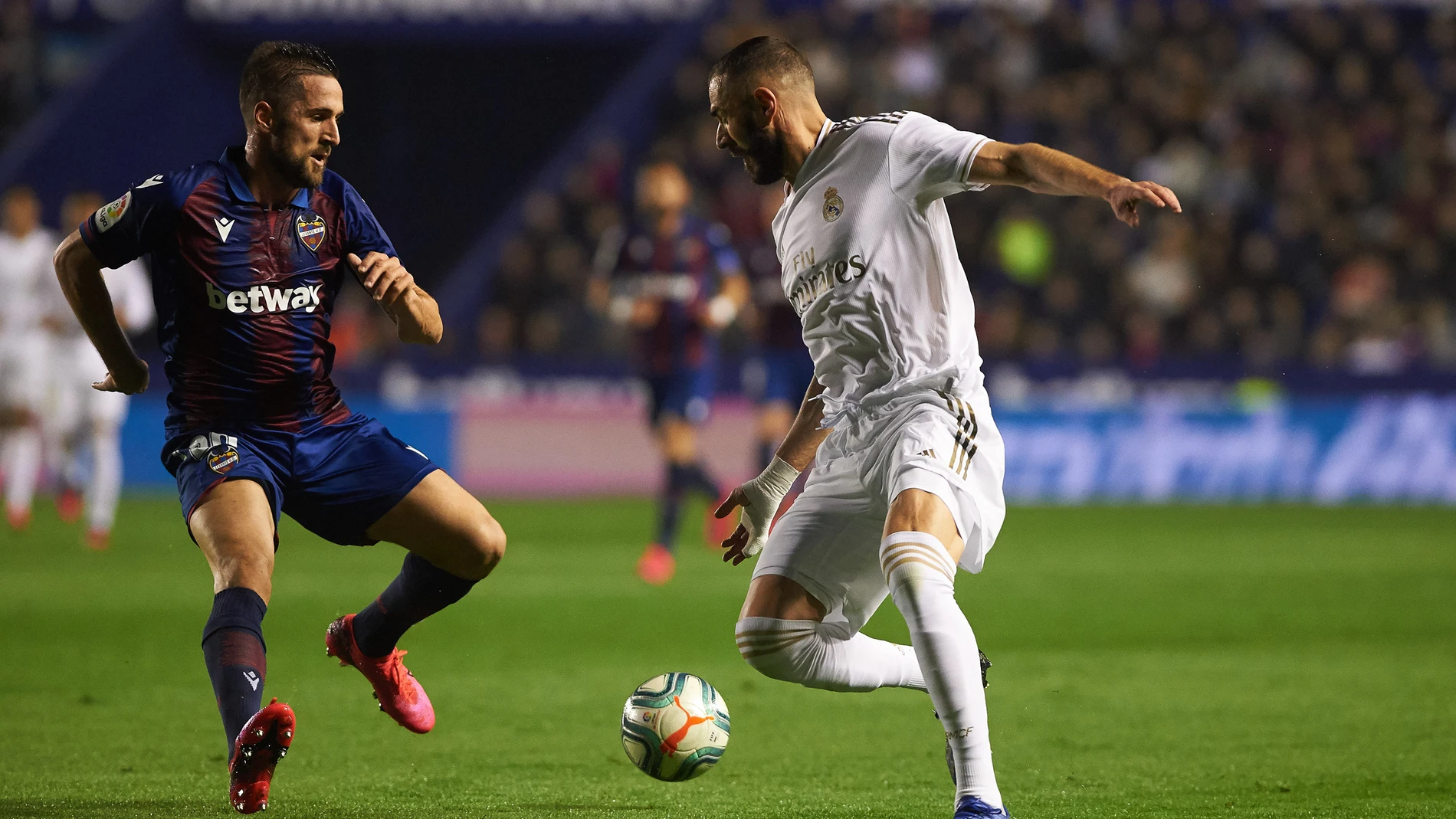 Soccer: La Liga - Levante v Real Madrid