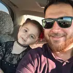  El padre que convierte la Guerra Siria en un juego: “Aún no estamos a salvo y tengo que fingir con Salwa” 