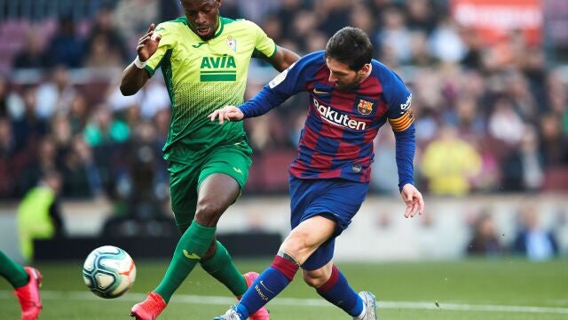El remate de Messi en el primer gol del Barcelona