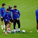 Los jugadores del Atlético de Madrid participan en una sesión de entrenamiento del equipo, este sábado en la Ciudad Deportiva Wanda, en la víspera de su encuentro ante el Villarreal correspondiente a la jornada 25 de LaLiga Santander, que se disputará en el estadio Wanda Metropolitano de Madrid