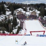 Federica Brignone de Italia despeja una puerta durante la porción Super-G de la competición combinada alpina femenina en la Copa del Mundo de Esquí Alpino de la FIS en Crans-Montana EFE/EPA/ALESSANDRO DELLA VALLE
