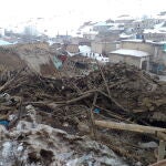 Una vista de un edificio destruido después de un terremoto en Baskale, distrito de Van, Turquía, 23 de febrero de 2020 (EFE/EPA/DHA)