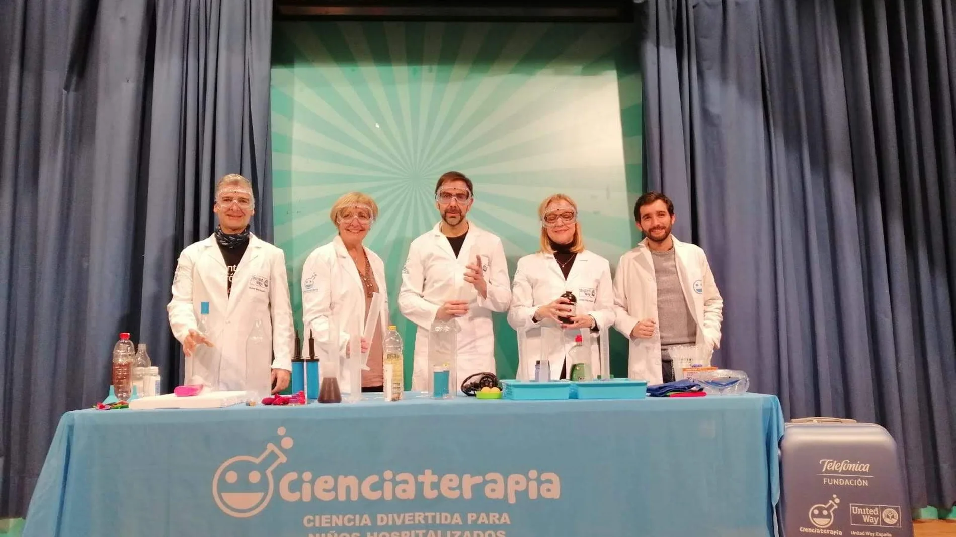 Si hay algo que puede mejorar el estado de ánimo de un niño hospitalizado por cáncer es mantenerlo alejado en su mente de las preocupaciones diarias relacionadas con su enfermedad.