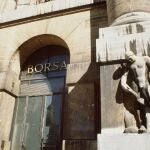El índice FtseMib de la Bolsa de Milán ha comenzado la sesión de este lunes con una caída de más del 4%