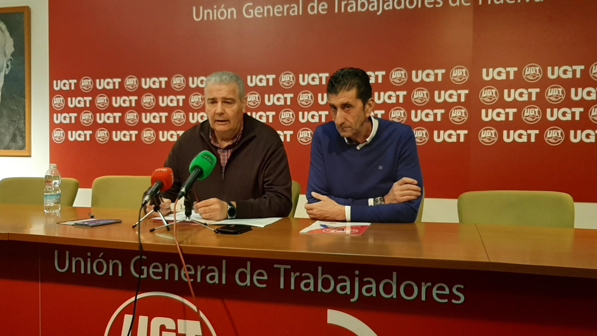 El secretario general de UGT Huelva, Sebastián Donaire, y el secretario general de UPA Huelva, Manuel Piedra