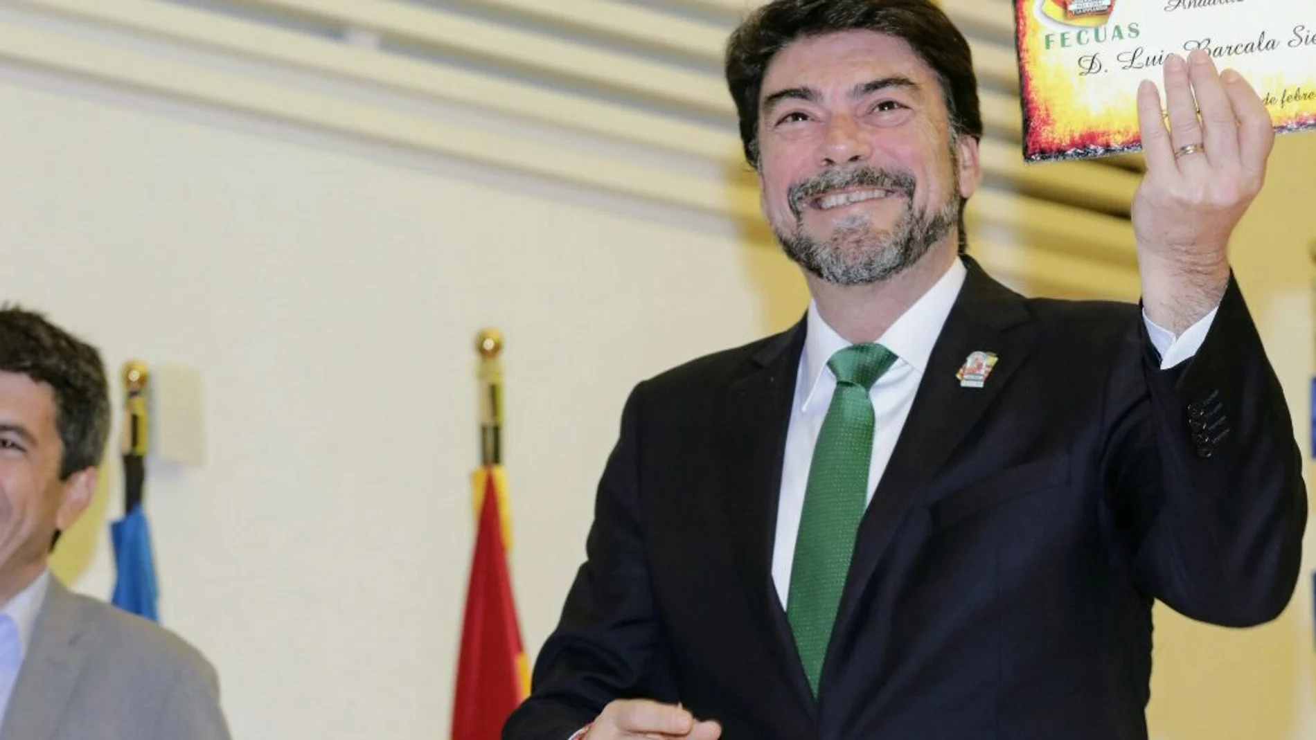 El presidente de la Diputación de Alicante, Carlos Mazón, junto a l alcalde de Alicante, Luis Barcala, en una imagen de archivo