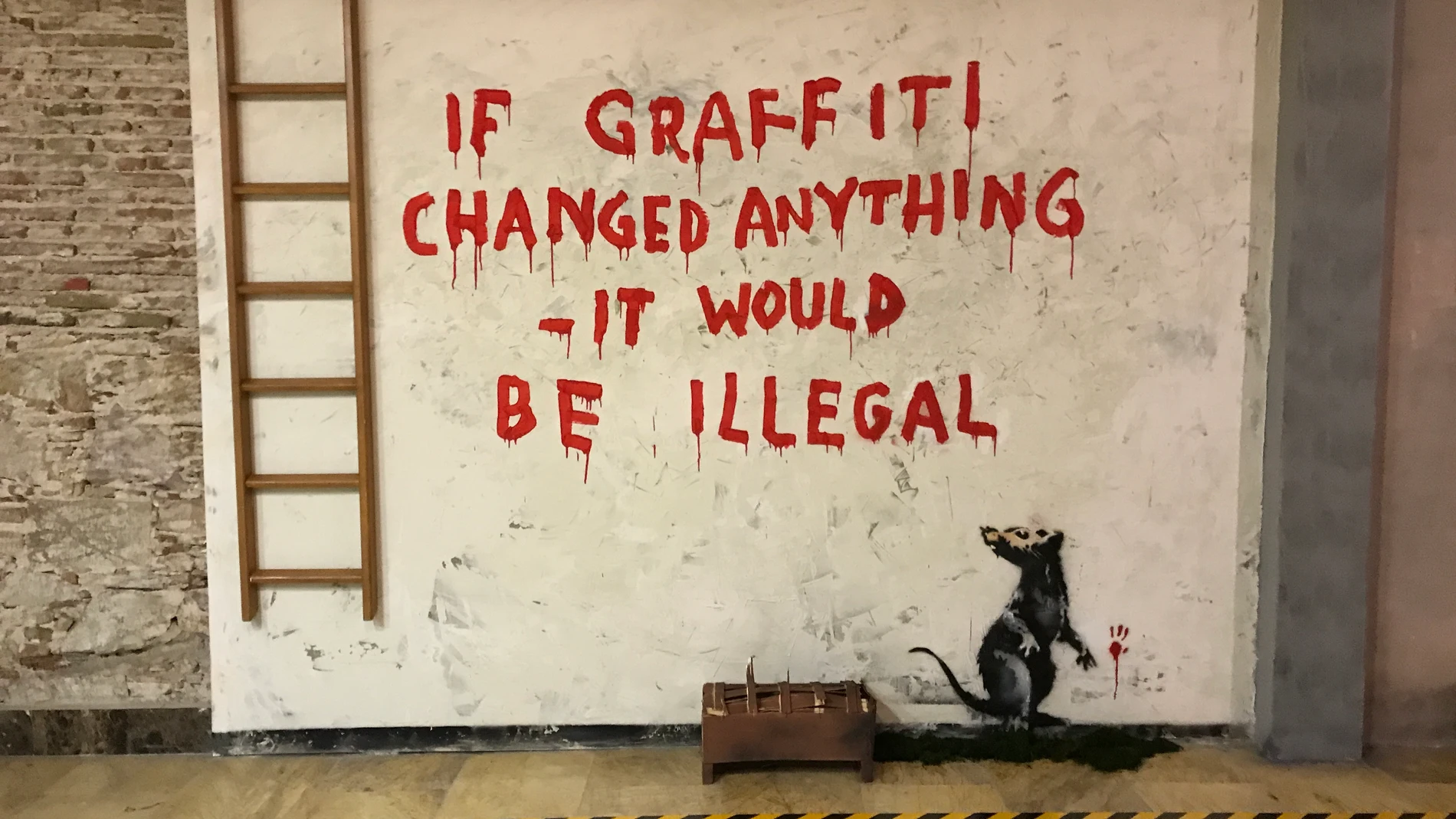 Reconstruyen la obra de Banksy en una exposición con un centenar de réplicas en Barcelona