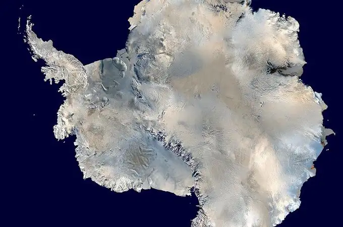 Una cordillera de más de 3000 metros sepultada bajo el hielo antártico