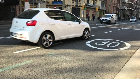 Las calles Creu Coberta y Sants de Barcelona se convierten en zonas de velocidad 30
