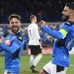 Los jugadores del Nápoles celebran el gol de Mertens