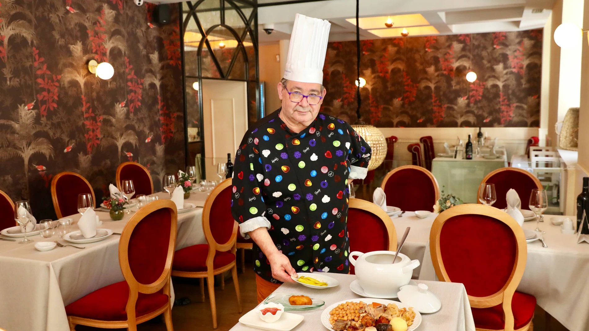 Restaurante La Clave y su cocinero Pepe Filloa. Su cocido ha sido premiado como el mejor de Madrid.
