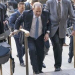 Harvey Weinstein, llegando a la corte suprema de Nueva York