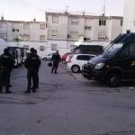 Agentes de la Guardia Civil contra el tráfico de droga en Barbate
