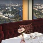 Terraza del restaurante Atalaya, ubicado en la planta 37 del Hotel Eurostars Torre Sevilla